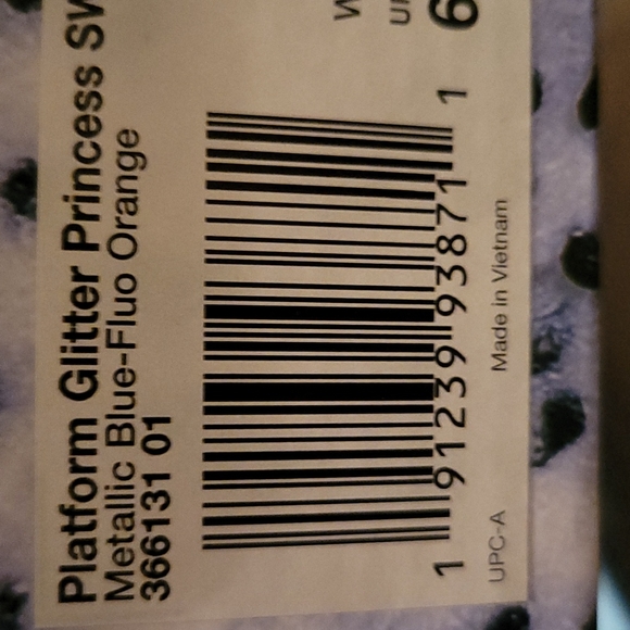 Puma Shoes, size 8.5 - Picture 4 of 4